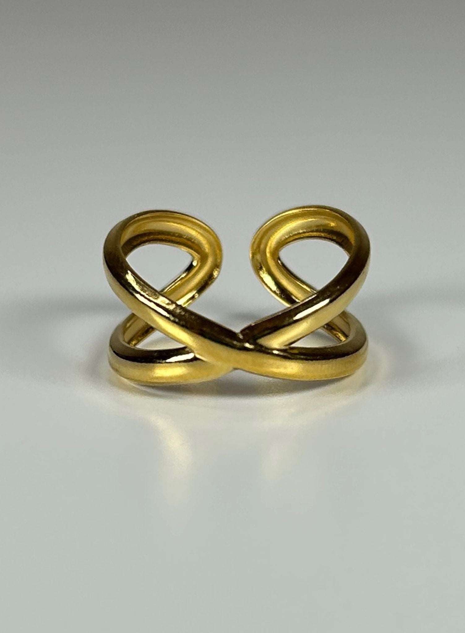 Anillo cruzado dorado