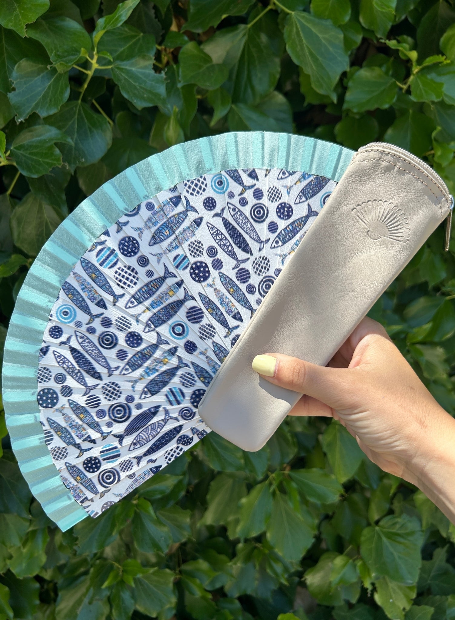 Mini fan (available in various colors)
