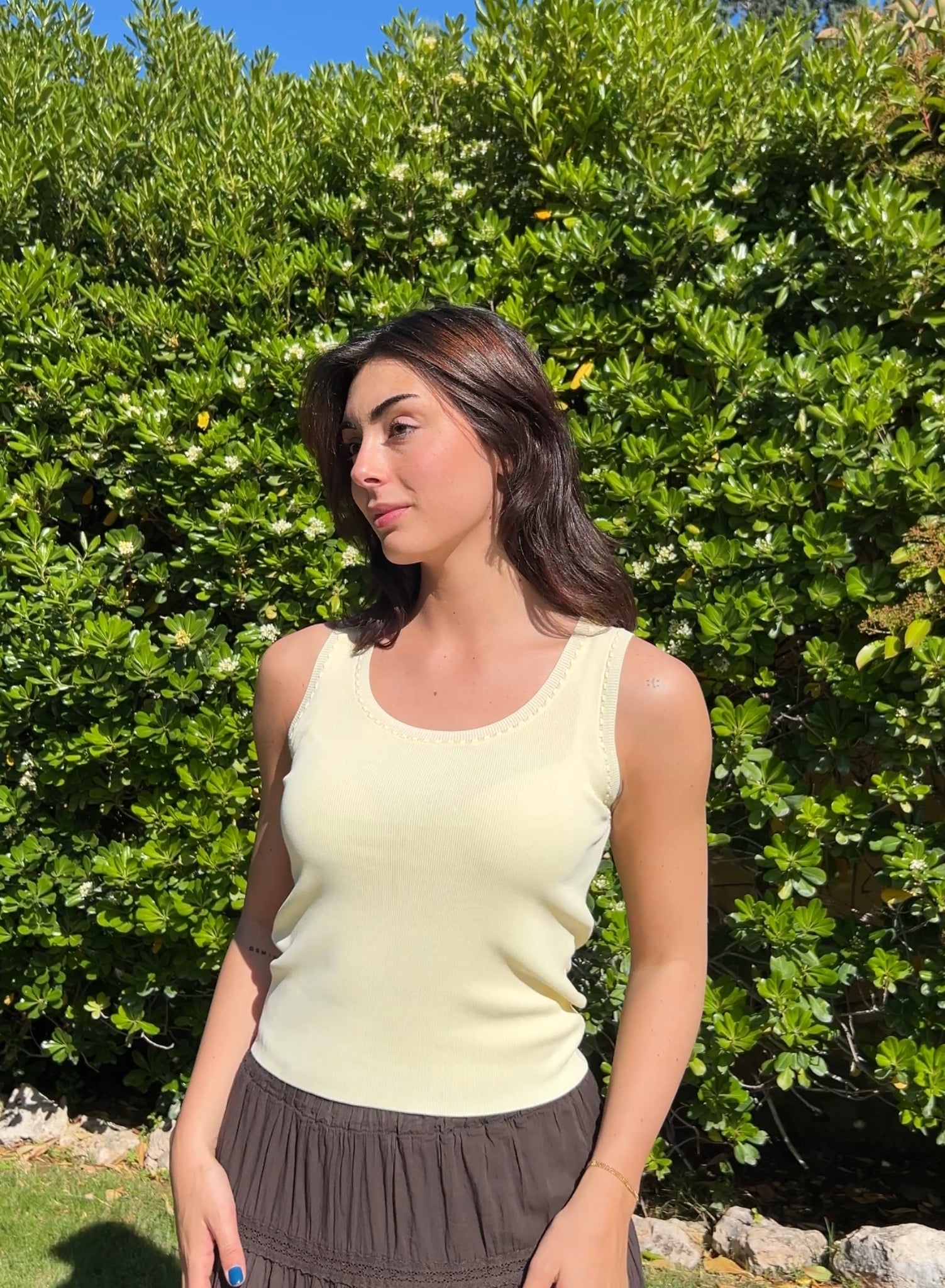 Top punto frío amarillo pastel