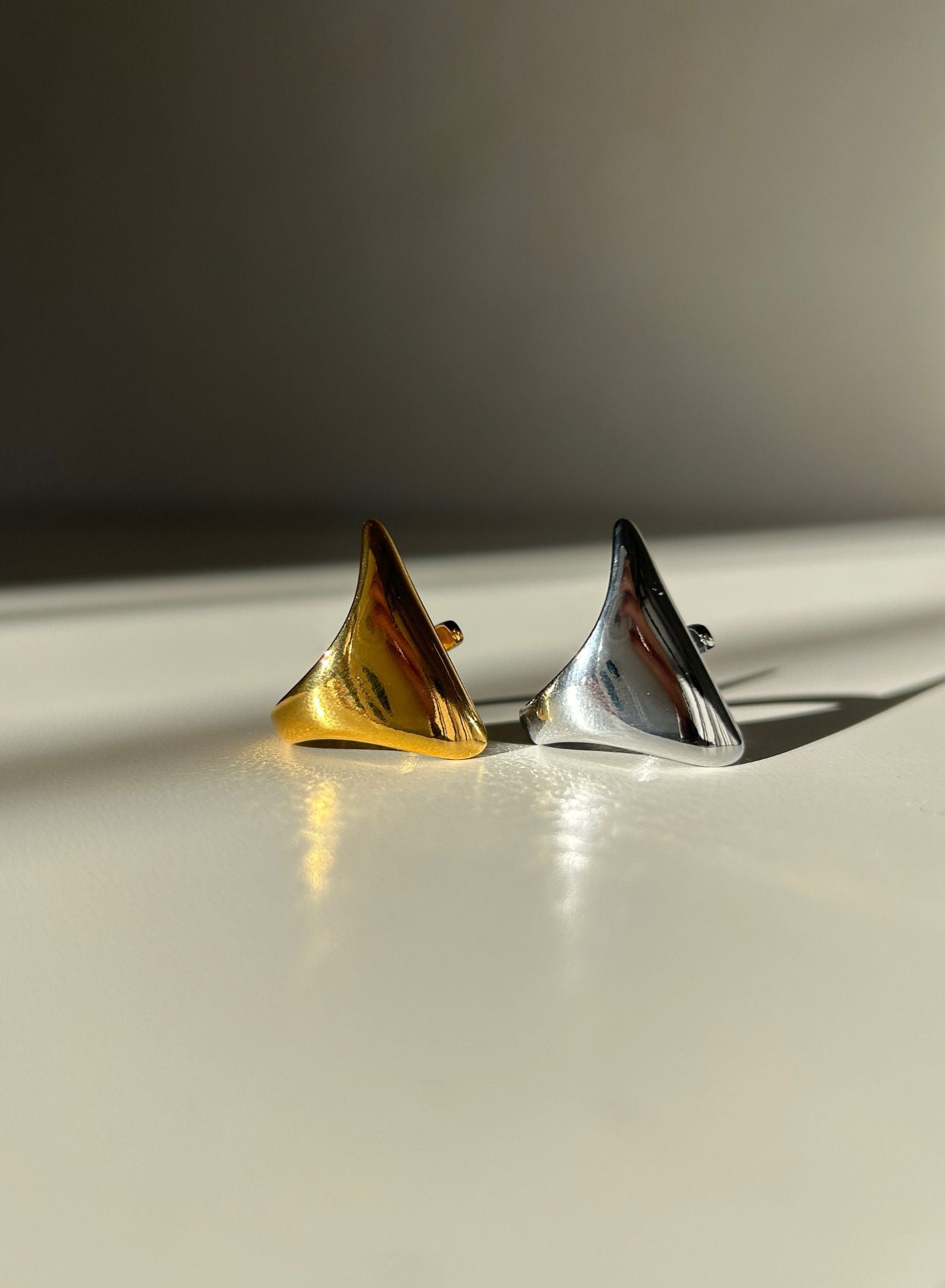 Anillo Triángulo
