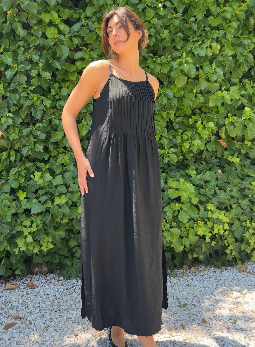 Vestido jaretas negro