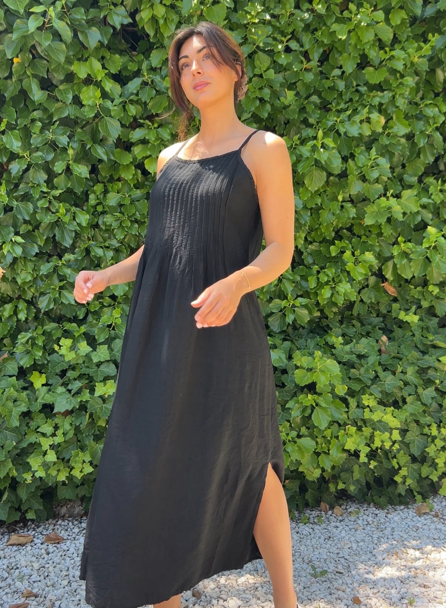 Vestido jaretas negro