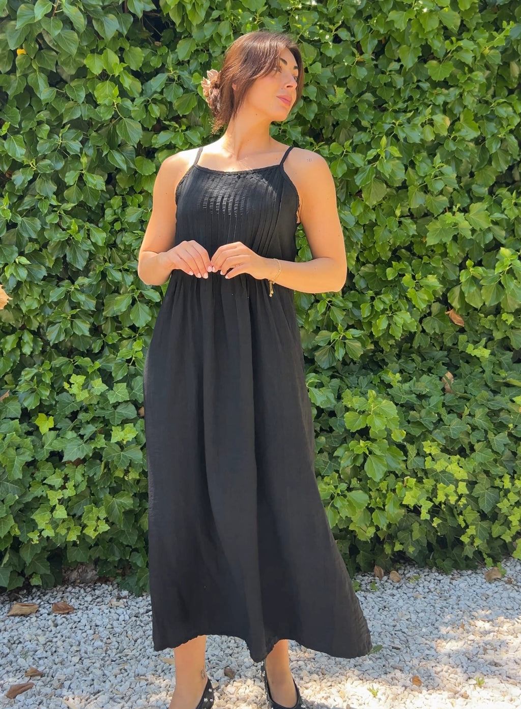 Vestido jaretas negro
