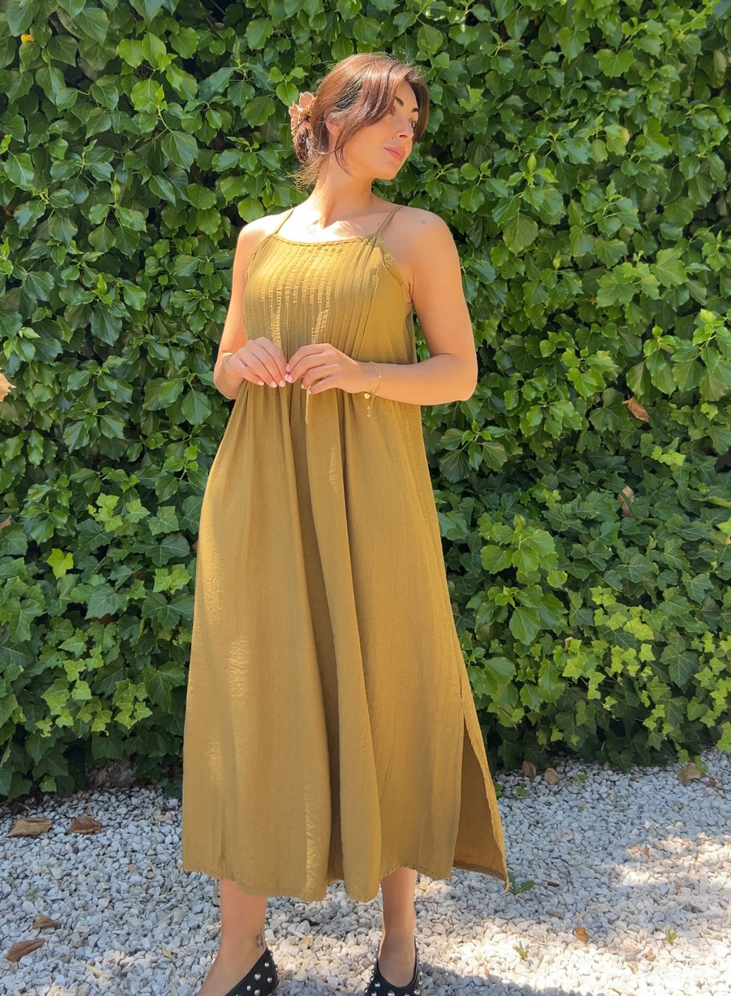 Vestido jaretas oliva