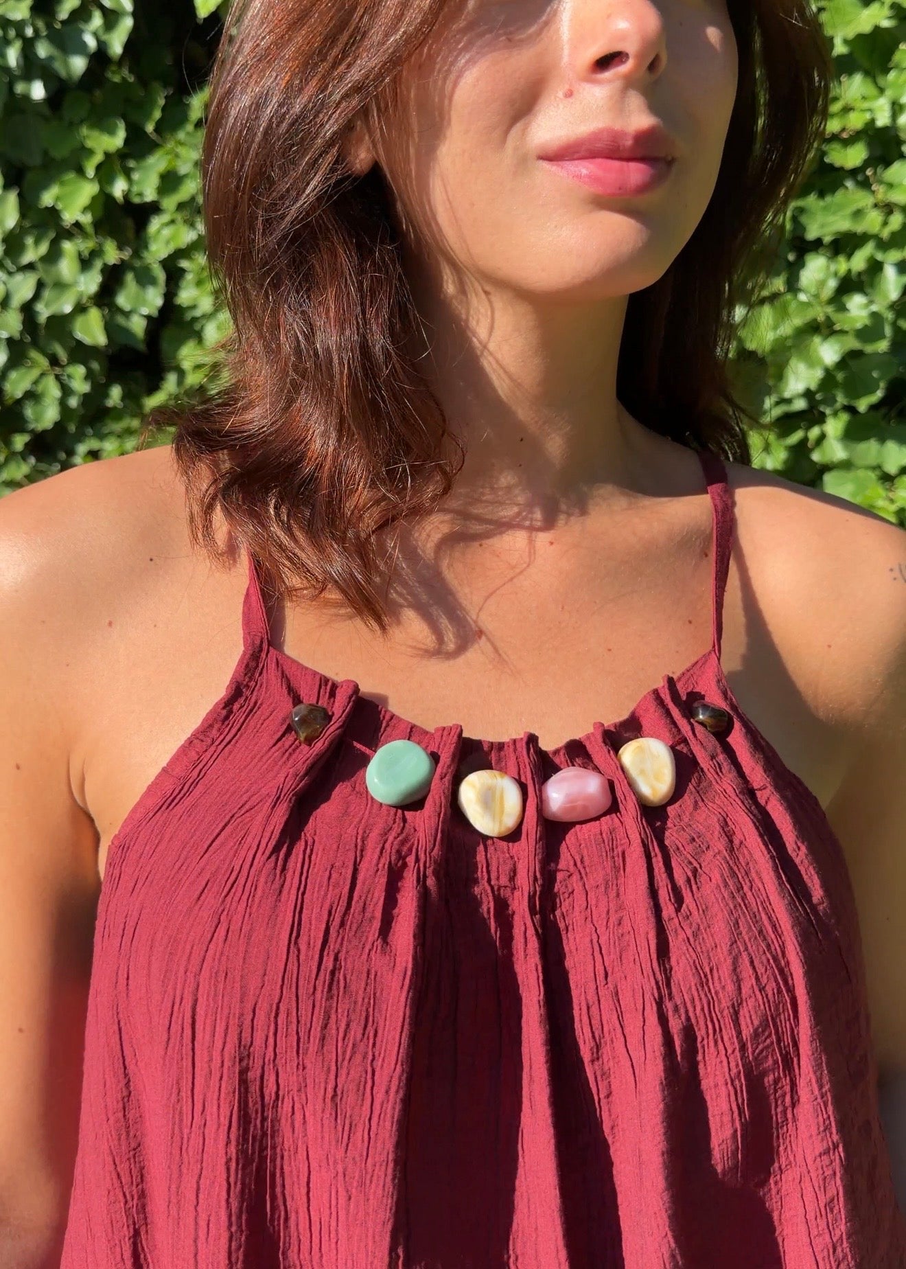 Blusa piedras granate
