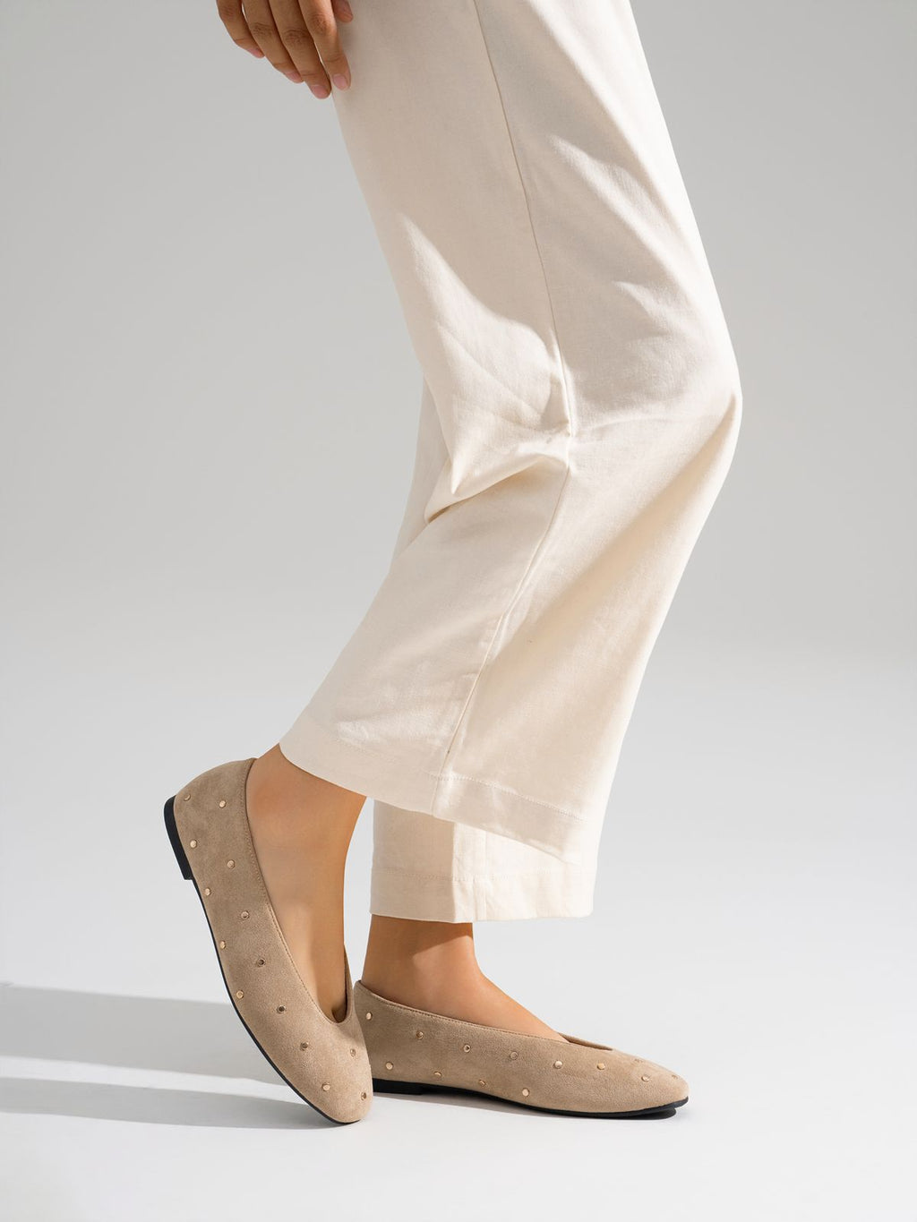 Bailarina beige tachas