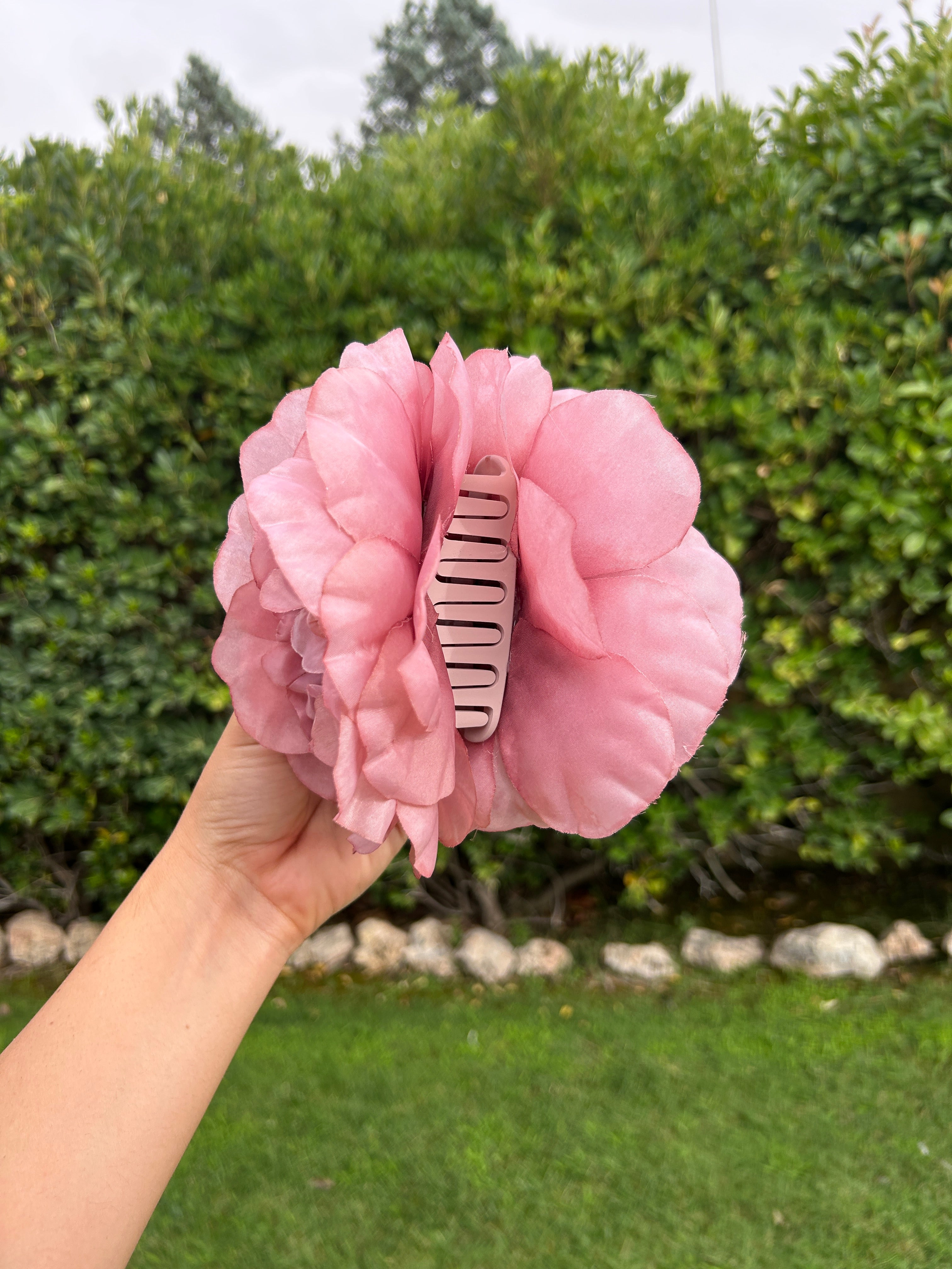 Pinza con flor (varios colores)