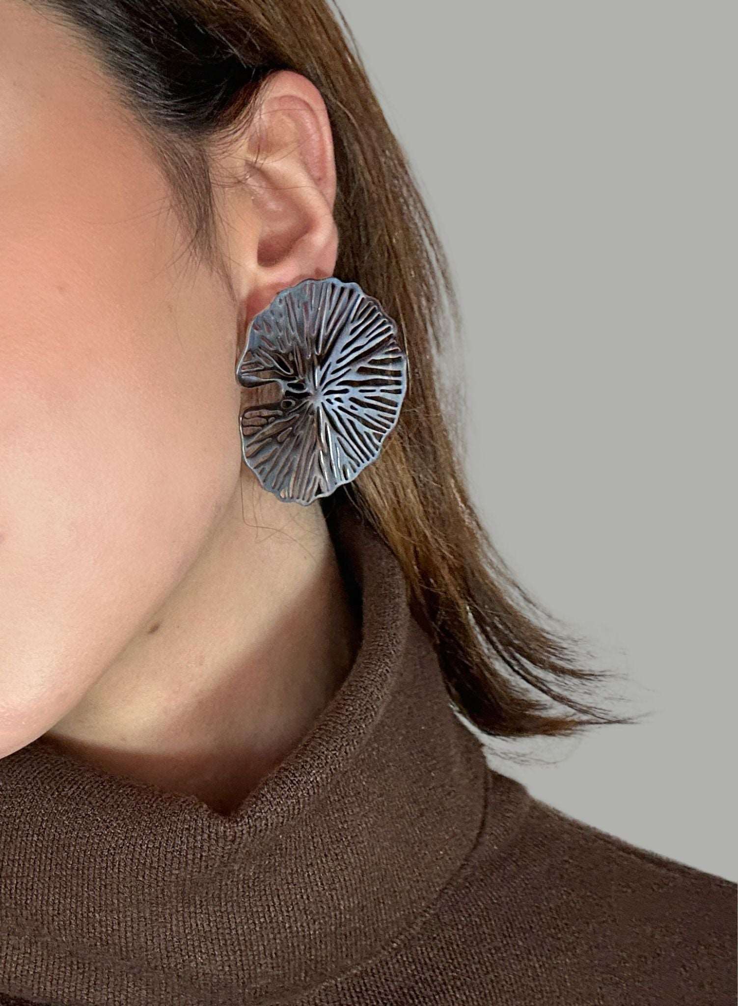 Pendientes Grandes Flor Plateada en acero